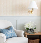 Hollyone Hydrangea Artificial Flowers with Glass Vase White Silk Faux Flowers Arrangements with Faux Water Fake Floral Bulk Bouquet for Home Decor Table Centerpiece Decorations