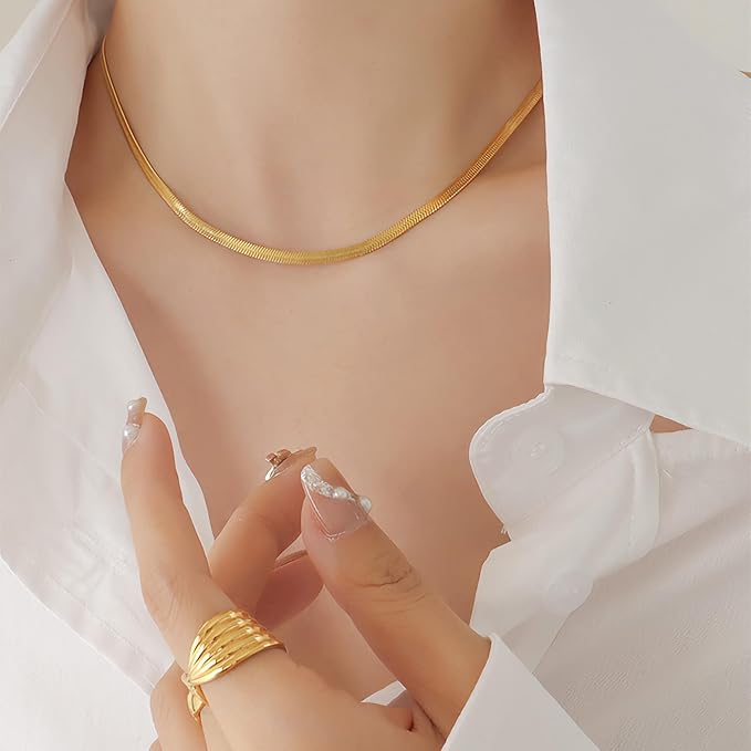 Golden Decorative Cant Help Falling in Love Music Box with Gold Plated Herringbone Necklace for Women Gold Choker Necklace Anniversary Jewelry Box with Necklace Hooks Thinking of You Gifts