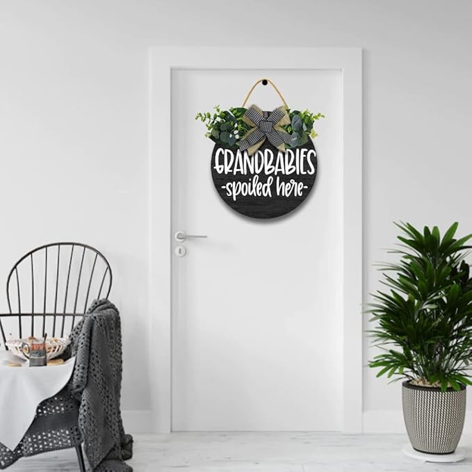 Grandbabies Spoiled Here Hanging Wall Sign for Front Door Home Kitchen Decor Rustic Wooden Round Sign Wall Decoration for Kitchen Dining Room Living Room Bedroom Outdoor