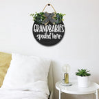 Grandbabies Spoiled Here Hanging Wall Sign for Front Door Home Kitchen Decor Rustic Wooden Round Sign Wall Decoration for Kitchen Dining Room Living Room Bedroom Outdoor