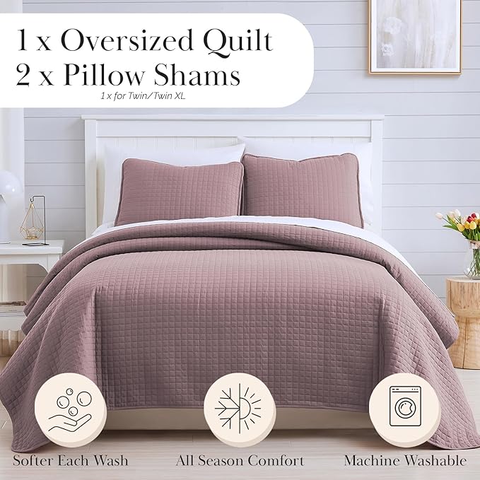 Southshore Fine Living, Inc. Oversized King Quilt Set, Lavender Quilt Bedspread King/California with 2 Matching Pillow Shams, Machine Washable Bedding, Soft & Cozy Coverlet, Lavender