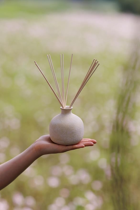 BLUEME Renew-Ivy & Rose, 16.91 Fl Oz Wellness Diffuser, Contains Essential Oil, Sustainable, Hand Finished, Premium, Luxury Ceramic, Natural Rattan Reeds