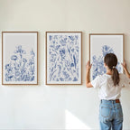 SIGNINART Classic Chinoiserie Framed Canvas Wall Art Set, Blue and White Floral Art Painting, Minimalist Botanical Flower Artwork, Navy Blue Wall Decor for Bedroom, Living Room, Office 16"x24"x3