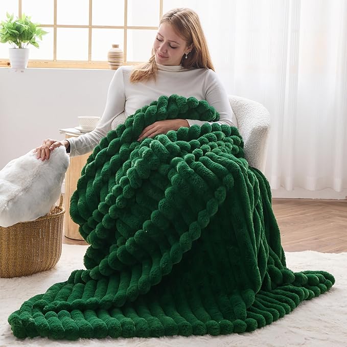 NEWCOSPLAY Faux Fur Throw Blanket Dark Green 3D Ribbed Plush Thick Warm Blanket for Couch Sofa Bed 850GSM (Dark Green Ribbed, Throw(50"x60"))