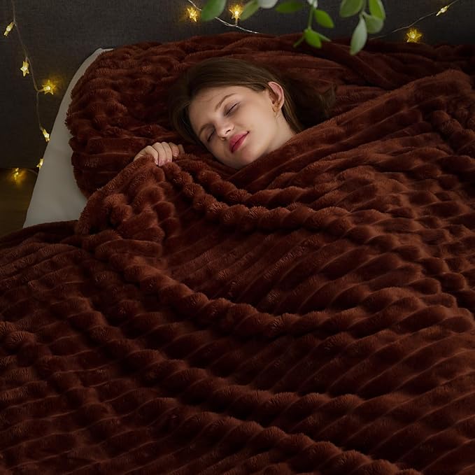 NEWCOSPLAY Super Soft King Blanket Coffee Premium Silky Flannel Fleece 3D Ribbed Jacquard Lightweight Bed Blanket All Season Use (Coffee Ribbed, King(90"x110"))