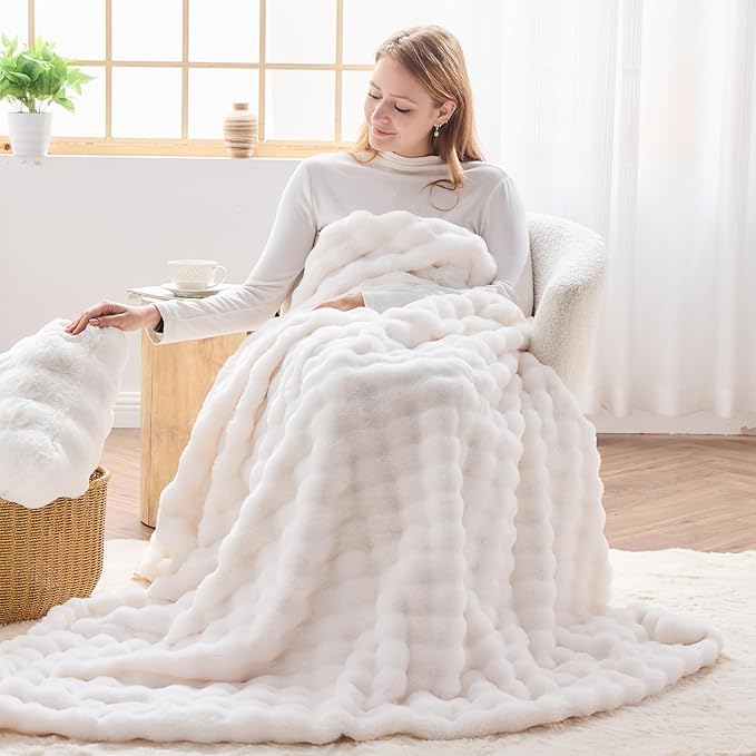 NEWCOSPLAY Faux Fur Queen Blanket Ivory Bubble Blanket Thick Warm Soft for Couch Sofa Bed 550GSM (Ivory, Queen(90"x90"))