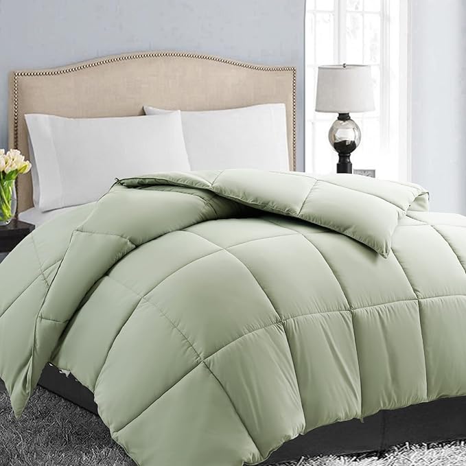 EASELAND Oversized Queen Down Alternative Comforter - Quilted Duvet Insert for All Seasons, Soft Lightweight with Corner Tabs, Summer Winter Warm Bedding, Sage Green 98×98 Inches