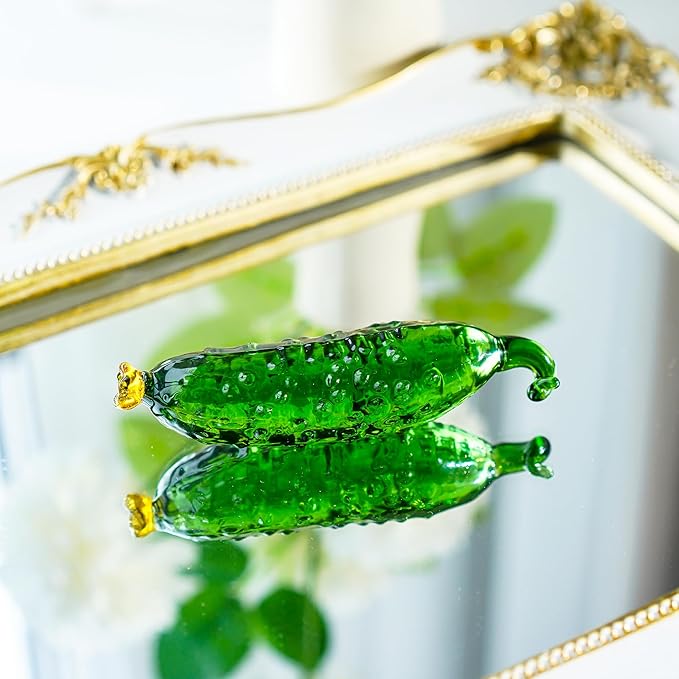 Handmade Crystal Cucumber Figurine Glass Cucumber Fruit Collectible Paperweight for Home, Kitchen, Desktop Decor