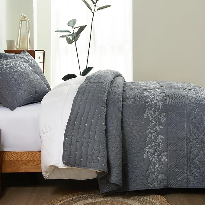 EVENHUG Floral Embroidered Quilt Set King Size 3 Piece Bedding Set Reversible Farmhouse Bedspread Coverlet with 2 Pillow Shams Lightweight Soft Bed Cover for All Season(106"X 96",Grey)