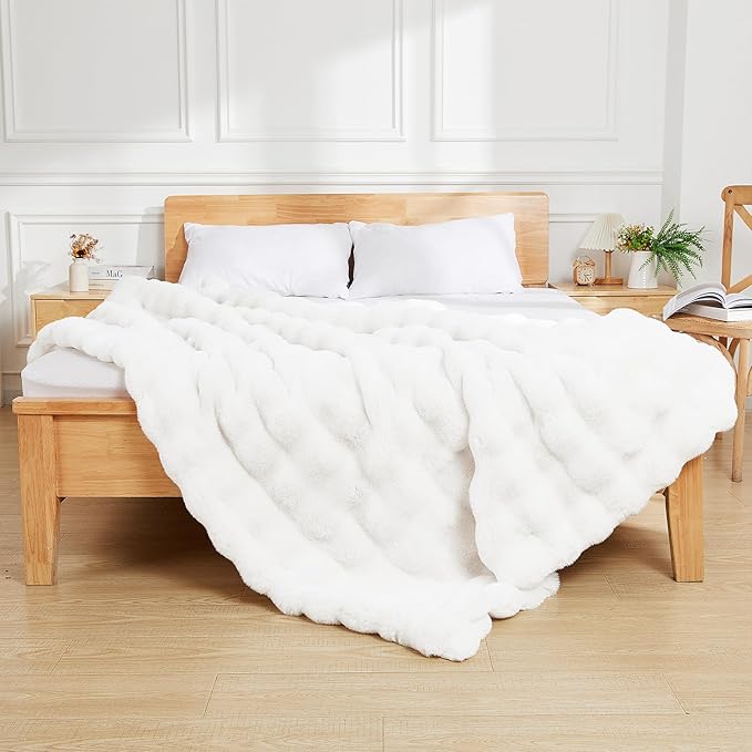 Latepis White Faux Fur Queen Blanket Cozy Bubble Soft Fuzzy Thick Living Room Blankets for Bed Sofa Bedroom Plush Fluffy Warm Blankets for All Seasons Luxury Throw Blanket 90x90 Inch, 860gsm