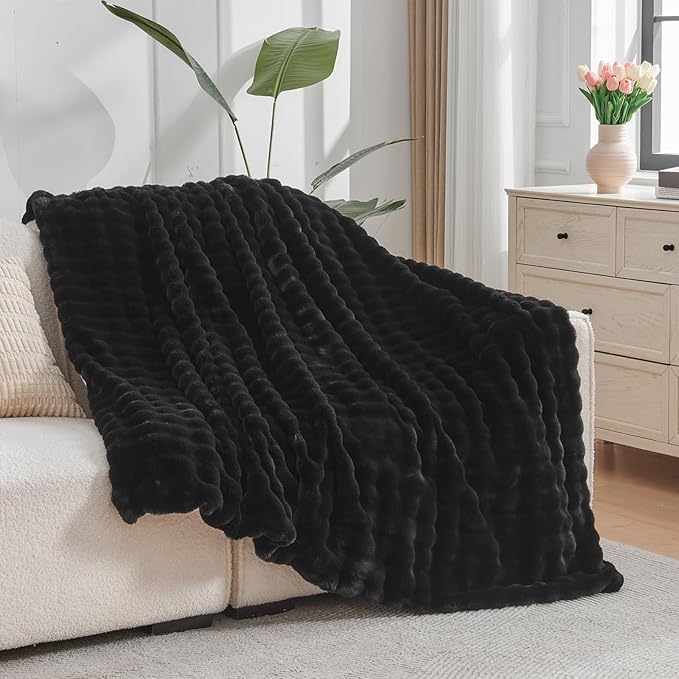 NEWCOSPLAY Faux Fur Twin Blanket Black Bubble Blanket Thick Warm Soft for Couch Sofa Bed 550GSM (Black, Twin(60"x80"))