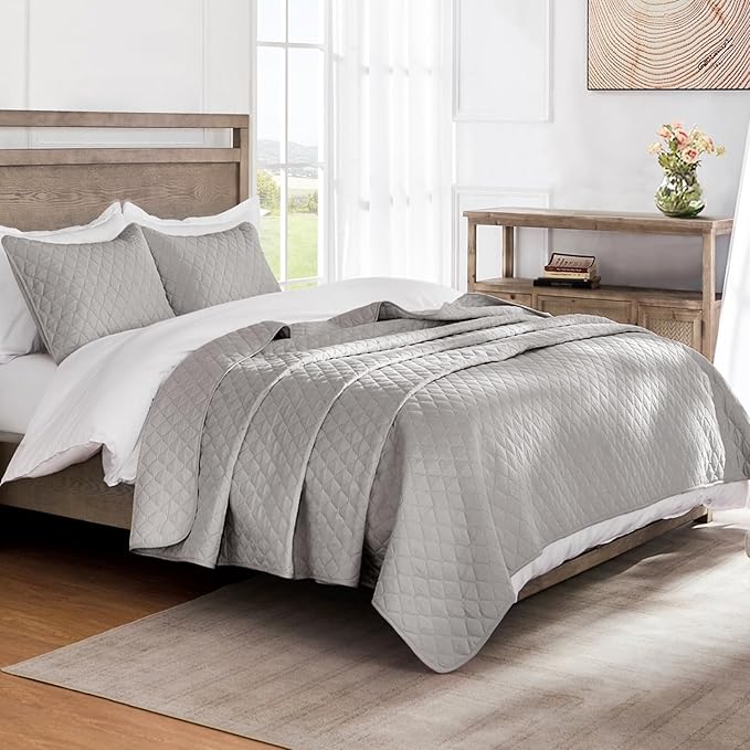 Exclusivo Mezcla Reversible Twin Quilt Bedding Set with Pillow Sham, Lightweight Quilts Twin Size, Soft Bedspreads Bed Coverlets for All Seasons - (Light Grey, 68"x88")