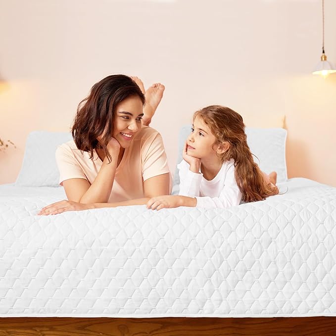 Exclusivo Mezcla Reversible Twin Quilt Bedding Set with Pillow Sham, Lightweight Quilts Twin Size, Soft Bedspreads Bed Coverlets for All Seasons - (White, 68"x88")