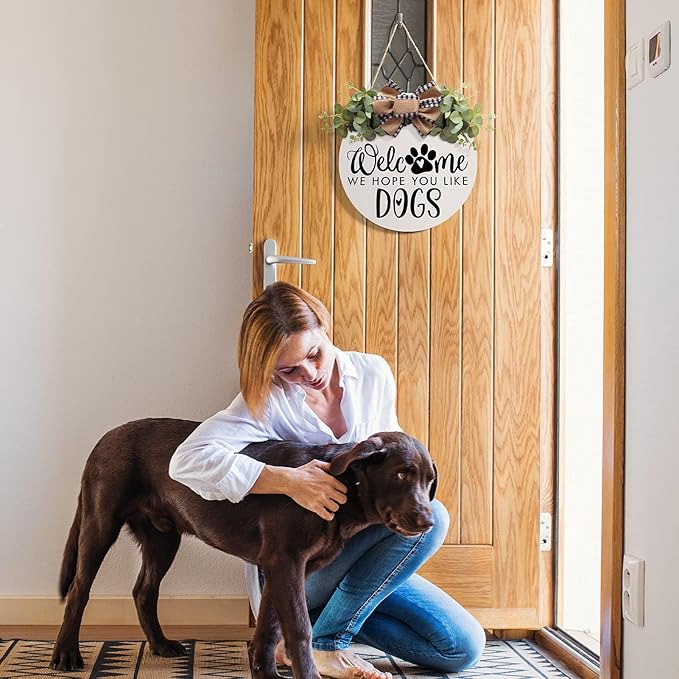 Asoulin Welcome Wreath 'We Hope You Like Dogs' Spring Decor Farmhouse Door Sign for Front Door Decor - Welcome Wreath Hanging Sign for Dogs Lovers Housewarming Gift