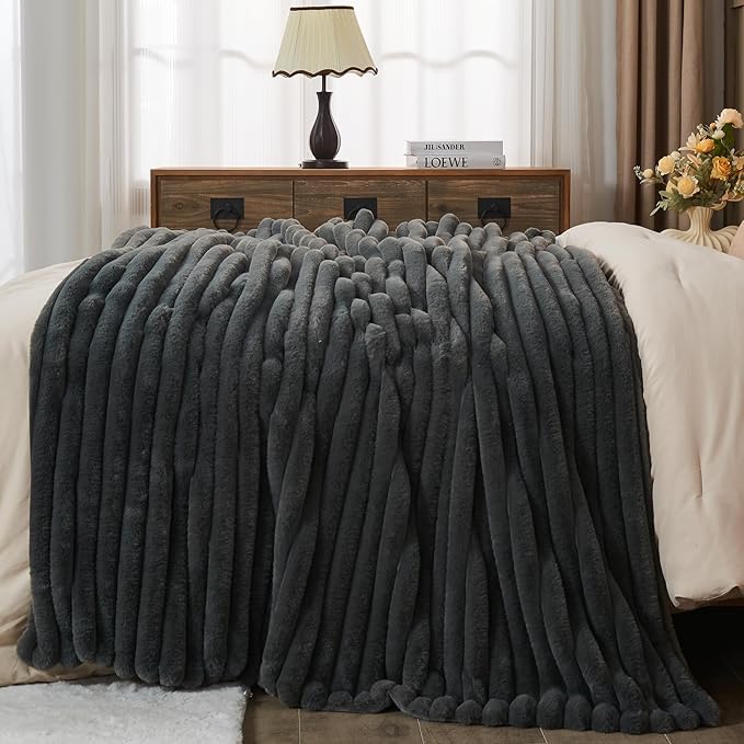 NEWCOSPLAY Faux Fur Twin Blanket Grey 3D Ribbed Plush Thick Warm Blanket for Couch Sofa Bed 850GSM (Grey Ribbed, Twin(60"x80"))