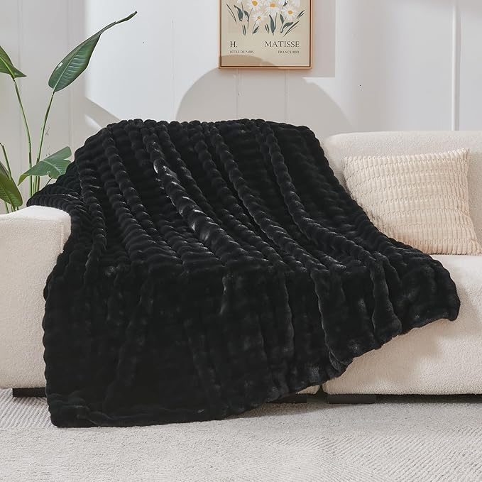 NEWCOSPLAY Faux Fur Twin Blanket Black Bubble Blanket Thick Warm Soft for Couch Sofa Bed 550GSM (Black, Twin(60"x80"))