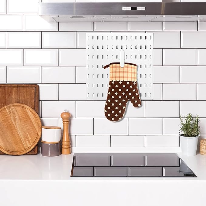 20 Pcs Pegboard Accessories Clips, White Pegboard Clips Metal Pegboard Photo Clip, Pegboard Clips for Hanging Photos, Wall Organize Storage Kitchen Bathroom Living Room Office