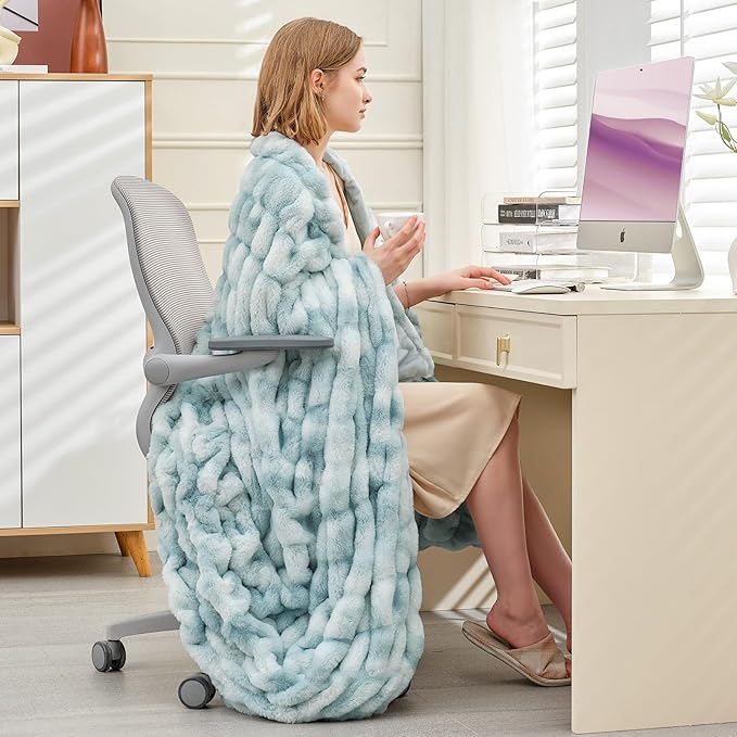 Ultra Soft Luxury Faux Fur Throw Blanket for Counch,Fuzzy Fluffy Plush Warm Cozy Elegant Wrinkled Blanket for Sofa Bedroom Living Room,（50"x60",Tie-dye Freshwater Blue）