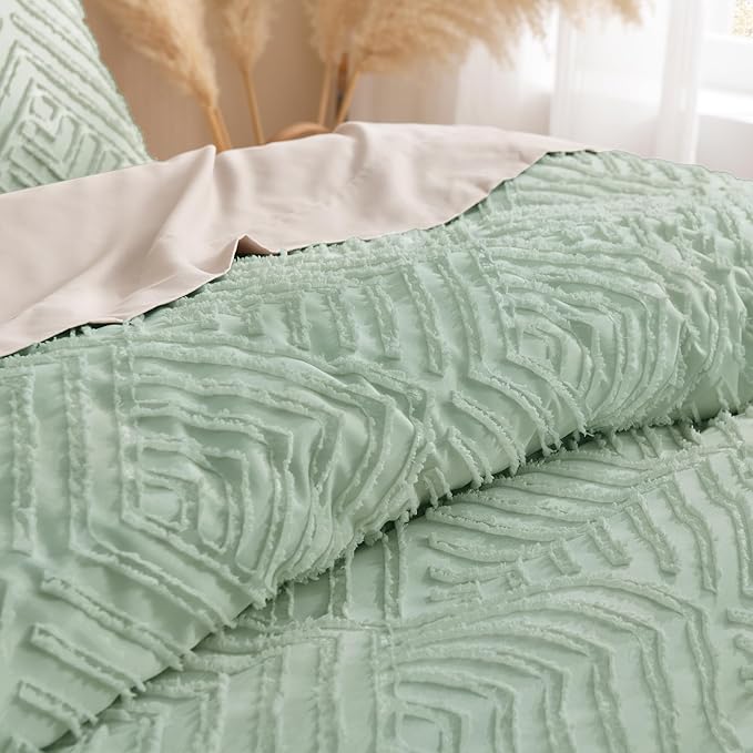 Andency Sage Green Boho Queen Comforter Set, Lightweight and Fluffy Bedding Set for Queen Bed, 3 Pieces Tufted Farmhouse Design for All Seasons (90x90Inches, 1 Comforter and 2 Pillow Shams)