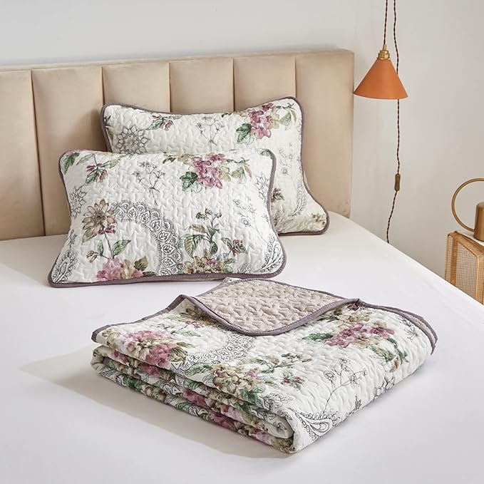 Flysheep 3 Pieces Quilt Set California King Size, Beige Floral Reversible Bedspread Coverlet Set, Soft Microfiber Lightweight Bed Cover for All Season (102" x 114", 1 Quilt+ 2 Pillow Shams)