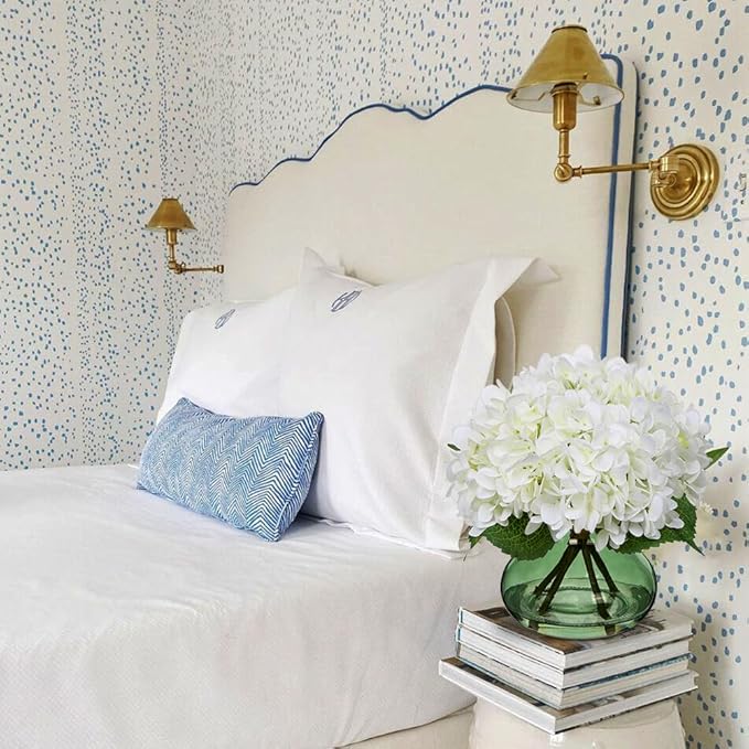 Hollyone White Hydrangeas Floral Arrangement in Glass Vase Artificial Flowers with Vase with Faux Water Silk Faux Flowers Fake Floral Bulk Bouquet for Home Decor Table Centerpiece Decorations