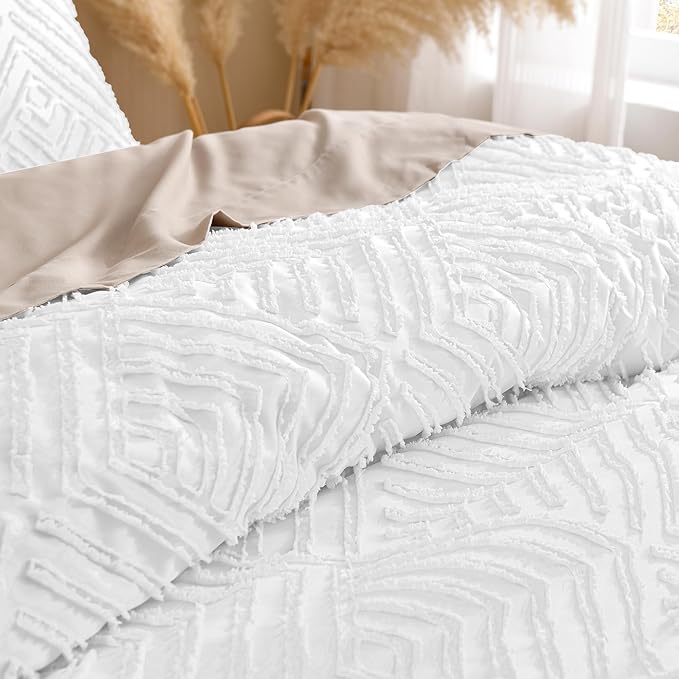 Andency White Comforter Set Queen Size, Boho Lightweight Fluffy Bedding Comforter Sets for Queen Bed, 3 Pieces Tufted Farmhouse Shabby Chic Bed Set for All Seasons(1 Comforter 90x90In, 2 Pillowcases)