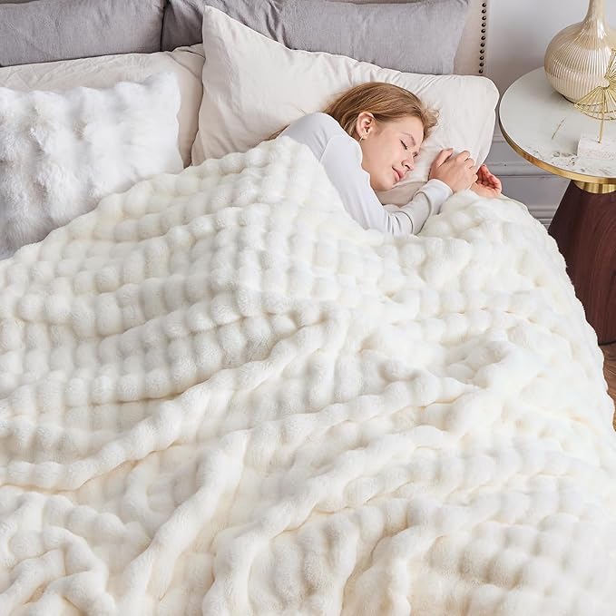 NEWCOSPLAY Faux Fur Throw Blanket Ivory Bubble Blanket Thick Warm Soft for Couch Sofa Bed 550GSM (Ivory, Throw(50"x60"))