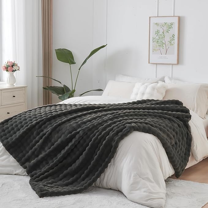 NEWCOSPLAY Faux Fur Twin Blanket Grey Bubble Blanket Thick Warm Soft for Couch Sofa Bed 550GSM (Grey, Twin(60"x80"))