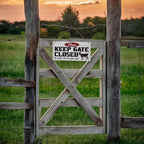 Warning Signs, Keep Gate Closed Goat Sign, Decorative Wood Hanging Wood Plaque, Warning Animal Goat Sign, Funny Novelty Caution Goat Sign for Farm Fence Decor, Farmhouse Home Decor, Gate Sign