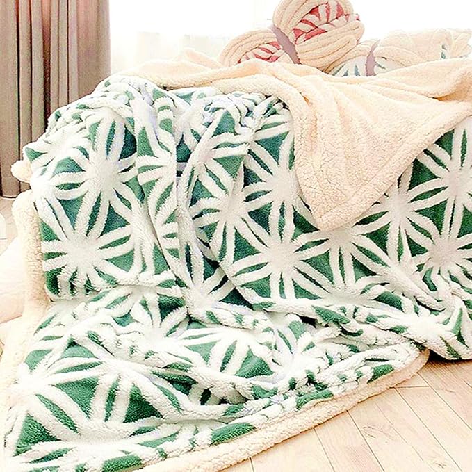 UKELER Green Flannel Sherpa Throws 60'' x 50'' New Blanket Ultra Plush Lightweight Throw Blanket Luxury Soft Warm Fuzzy Blanket Throws for Bed/Couch/Sofa/Office/Camping