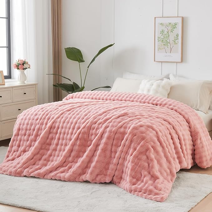NEWCOSPLAY Faux Fur King Blanket Pink Bubble Blanket Thick Warm Soft for Couch Sofa Bed 550GSM (Pink, King(90"x110"))