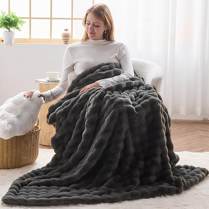 NEWCOSPLAY Faux Fur Twin Blanket Grey Bubble Blanket Thick Warm Soft for Couch Sofa Bed 550GSM (Grey, Twin(60"x80"))