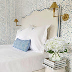 Hollyone Hydrangea Artificial Flowers with Vase White Silk Fake Flowers Arrangements in Glass Vase with Faux Water for Home Bathroom Office Table Centerpiece Shelf Decorations