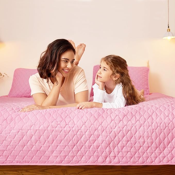 Exclusivo Mezcla Reversible California King Size Quilt Bedding Set with Pillow Shams, Lightweight Quilts Cal King Size, Soft Bedspreads Bed Coverlets for All Seasons - (Bright Pink, 112"x104")