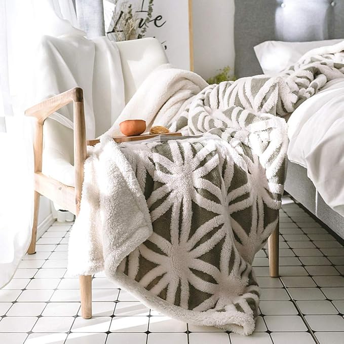 UKELER Grey Flannel Sherpa Throw 60''×50'' Soft Plush Flannel Blanket Throws for Bed/Couch/Sofa/Office/Camping