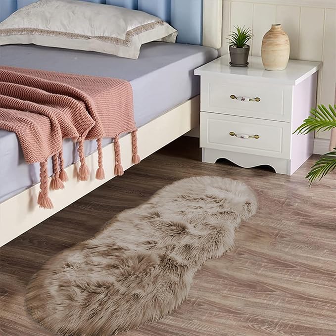 Latepis Small Area 2x4 Rug Brown Beige Faux Fur Rug Fluffy Sheepskin Shaggy Rugs for Bedroom Washable Shag Rugs for Living Room Dorm Cushion Home Décor