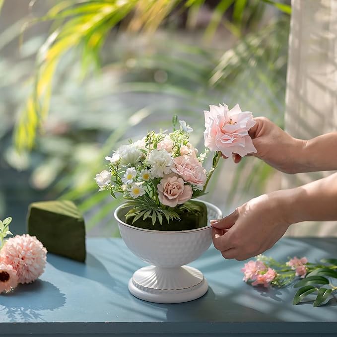 Sziqiqi White Urn Vase for Flowers - Wedding Table Decoration Centrepieces Set of 2 Vintage Metal Vases for Artificial Flowers Small Hammered Vase for Birthday Party Christmas Anniversary