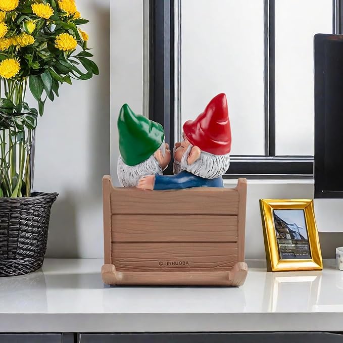 Kiss Garden Gnome Statue Valentine's Day Gifts Couple in Love Collectible Figurine Mr and Mrs Gnome Statue Lover Couple Figurine Romantic Gnome Statue Indoor Outdoor Garden Yard Home Décor