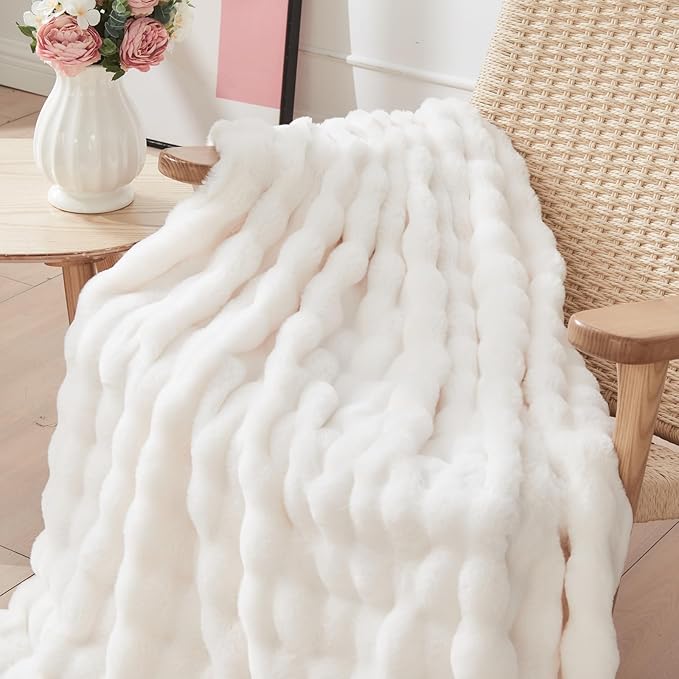 NEWCOSPLAY Faux Fur Throw Blanket Ivory Bubble Blanket Thick Warm Soft for Couch Sofa Bed 550GSM (Ivory, Throw(50"x60"))