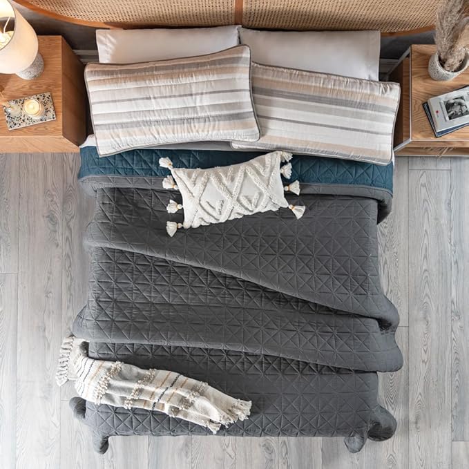 Vianney Twin Comforter - Novo Cobalto Reversible Lightweight Blanket 71x93 inches - Soft Fleece Cozy Throw for Couch or Bed in Cobalt Blue and Dark Grey with Triangular Quilt Pattern