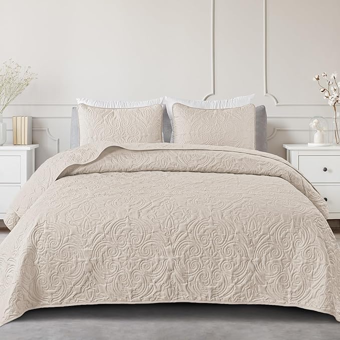 Exclusivo Mezcla Quilt Set Oversized King Size with 2 Pillow Shams, Lightweight Brich Beige Quilts with Vintage Damask Pattern, Soft Cal King Bedspreads Coverlets Bedding Set for All Seasons