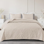 Exclusivo Mezcla Quilt Set Oversized King Size with 2 Pillow Shams, Lightweight Brich Beige Quilts with Vintage Damask Pattern, Soft Cal King Bedspreads Coverlets Bedding Set for All Seasons