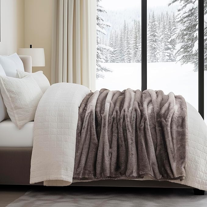 Ultra Soft Luxury Fluffy Mink Faux Fur Throw Blanket, Thick Warm Fall Winter Blankets for Bed, Couch, Cozy Plush Reversible Blanket for Chair, Sofa (Ombré Hazel Brown, 50"x60")