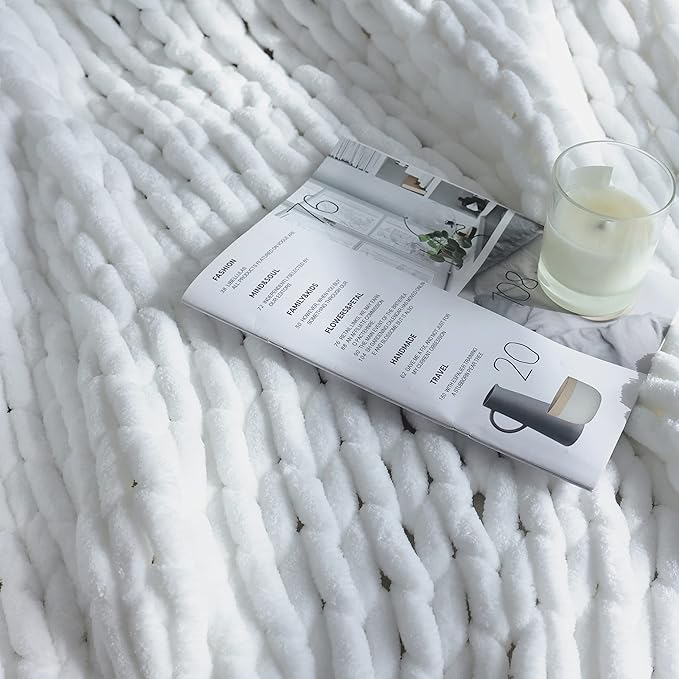 Maetoow Chenille Chunky Knit Blanket Throw （40×50 Inch）, Handmade Warm & Cozy Blanket Couch, Bed, Home Decor, Soft Breathable Fleece Banket, Christmas Thick and Giant Yarn Throws, White