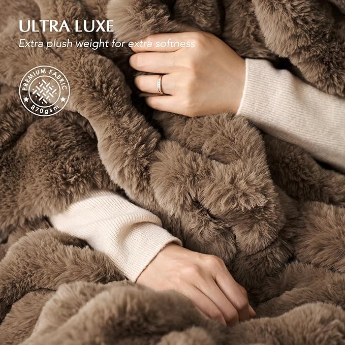 EVERGRACE Ultra Soft Luxury Fluffy Ridgeline Faux Rabbit Fur Throw Blanket, Thick Warm Fuzzy Blankets for Bed, Cozy Plush Reversible Blanket for Couch, Chair, Sofa, Natural Tan, 60x80 Inches, 870 GSM