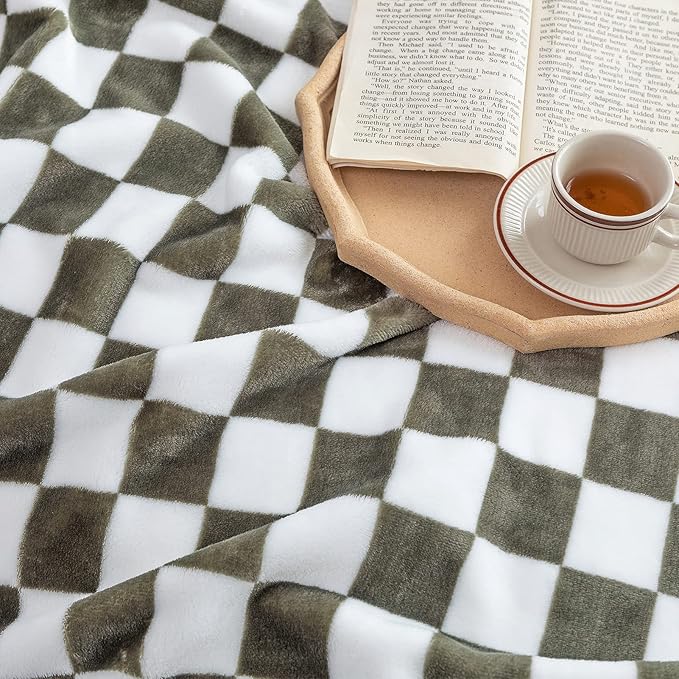 LOMAO Throw Blankets Flannel Blanket with Checkerboard Grid Pattern Soft Throw Blanket for Couch, Bed, Sofa Luxurious Warm and Cozy for All Seasons (Dark Olive, 40"x50")