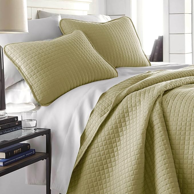 Southshore Fine Living, Inc. Oversized King Quilt Bedding Set, Taupe Quilt California/King Size Bedspread with 2 Matching Pillow Shams, Microfiber Soft & Cozy Bedding Coverlet, Taupe