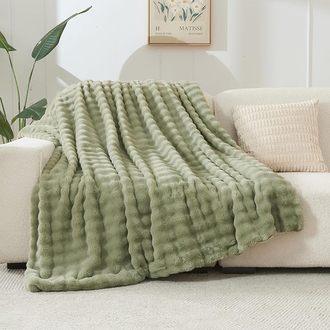 NEWCOSPLAY Faux Fur Twin Blanket Sage Green Bubble Blanket Thick Warm Soft for Couch Sofa Bed 550GSM (Sage Green, Twin(60"x80"))
