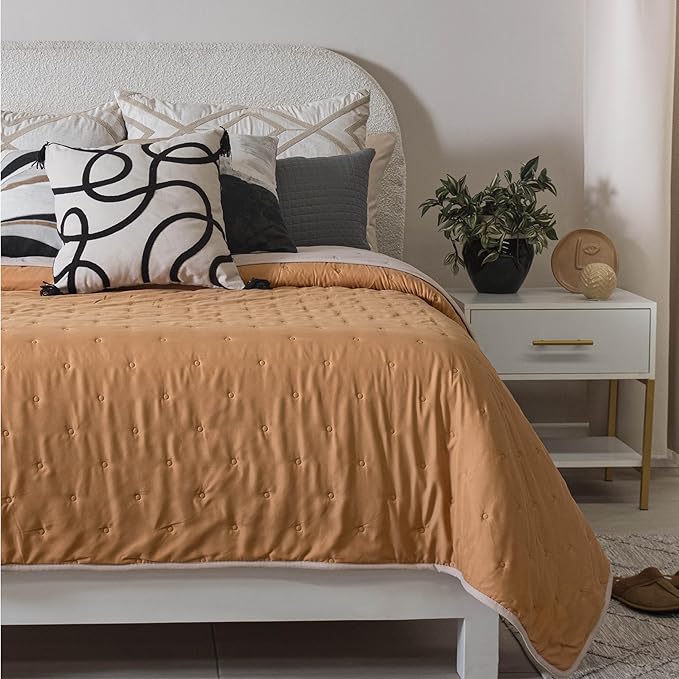 Vianney King Size Comforter Novo Terracotta Reversible Lightweight Quilt Blanket 110x93 inches Soft Cozy Bedding in Reddish Brown and Light Brown