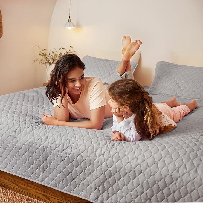 Exclusivo Mezcla Reversible California King Size Quilt Bedding Set with Pillow Shams, Lightweight Quilts Cal King Size, Soft Bedspreads Bed Coverlets for All Seasons - (Light Grey, 112"x104")